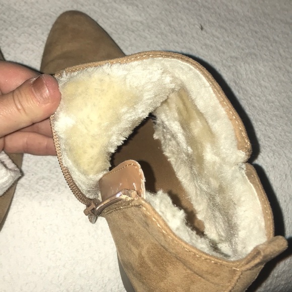 Sz 7 old navy tan with fur booties, worn once. - Picture 5 of 6